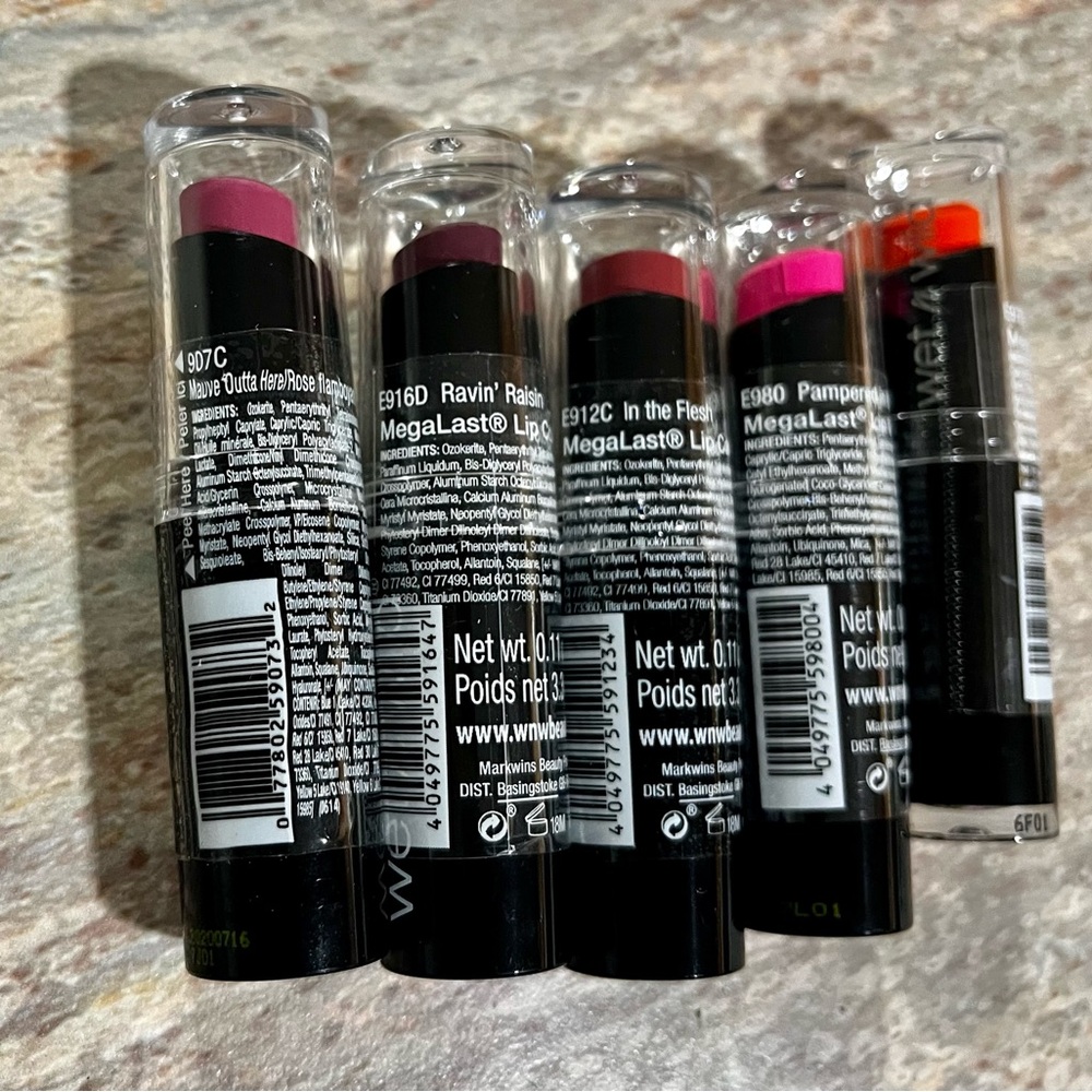 Wet n Wild Red and Pink Lipstick Collection Matte Finish - Picture 8 of 8